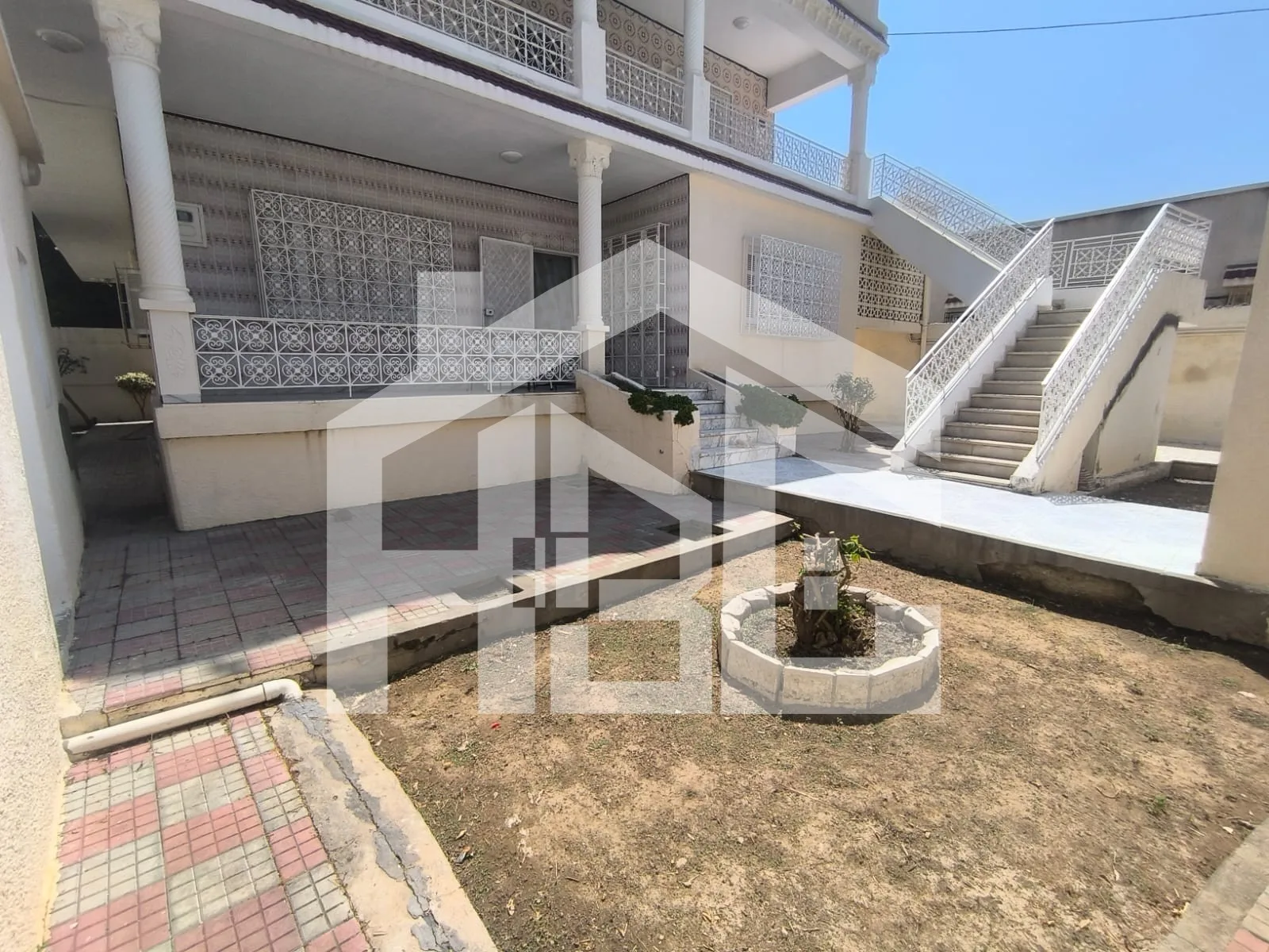 Maison de 324 m² sur un terrain 445 m²
