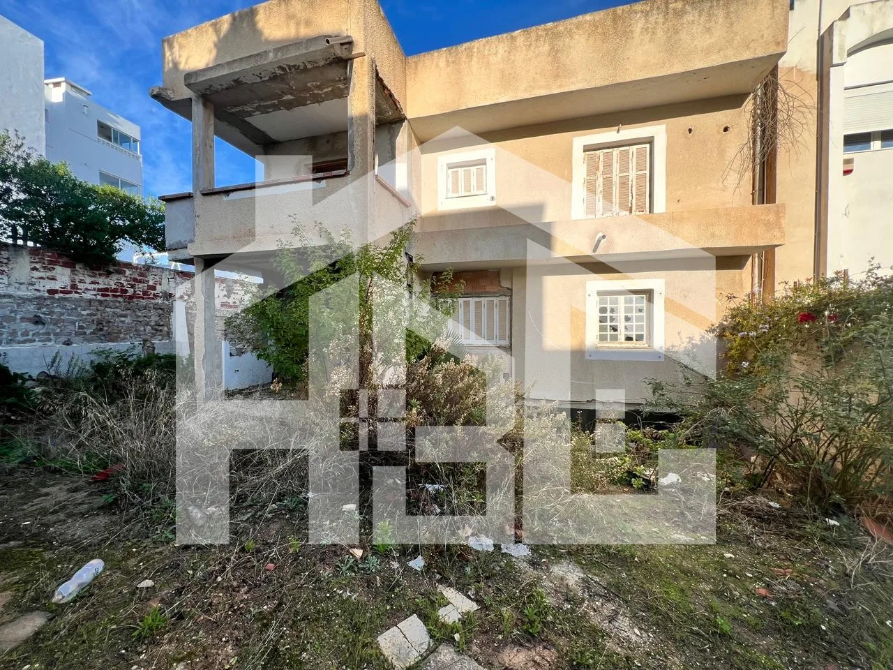 A vendre Villa sur un terrain de 411.75 m² à Ennasr 1