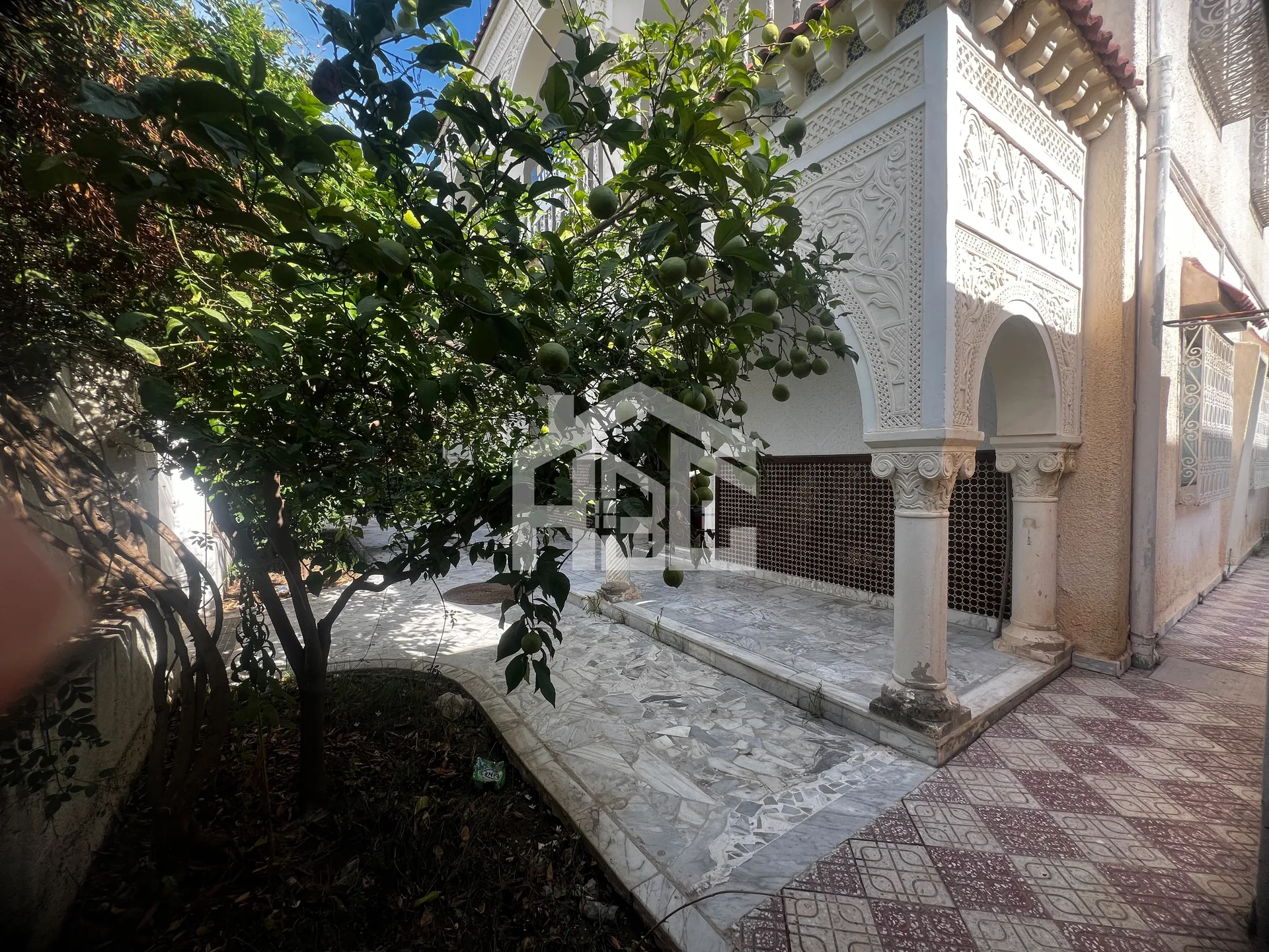 Villa de 300 m² sur un terrain de 500 m² à Menzah V